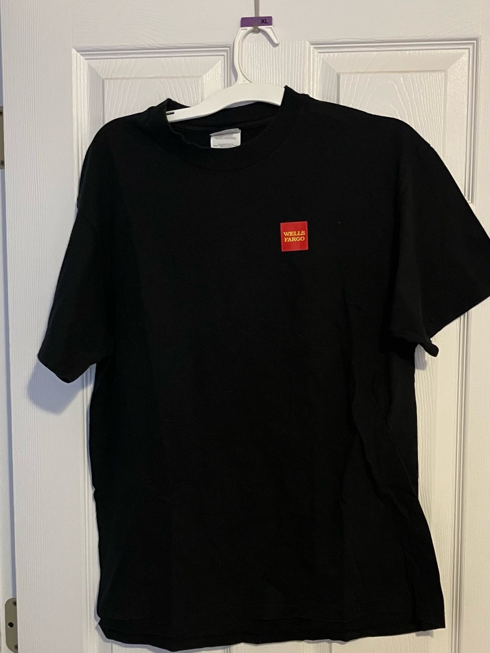 Vintage Y2K Wells Fargo Box Logo Black Short Sleeve T-Shirt L Hanes Beef-y